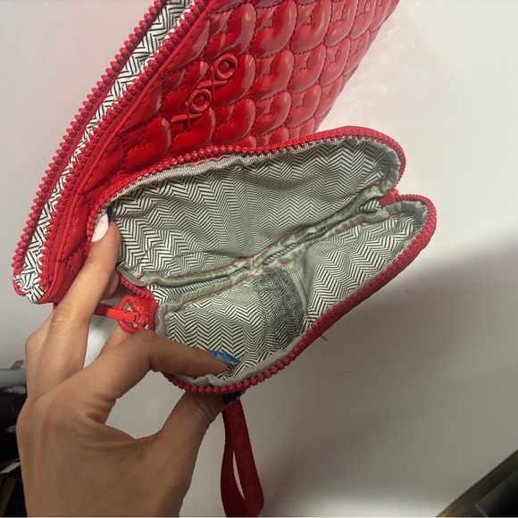 XOXO Glossy Red Heart Cosmetic Bag Set - Picture 3 of 4